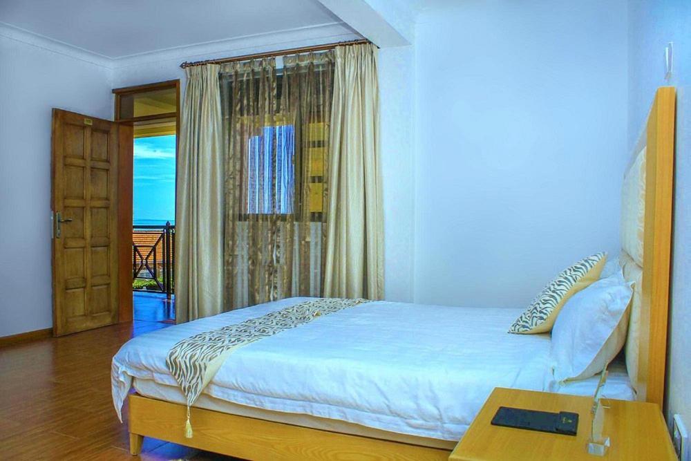 Rosemary Courts Bed And Breakfast Ентебе Екстериор снимка